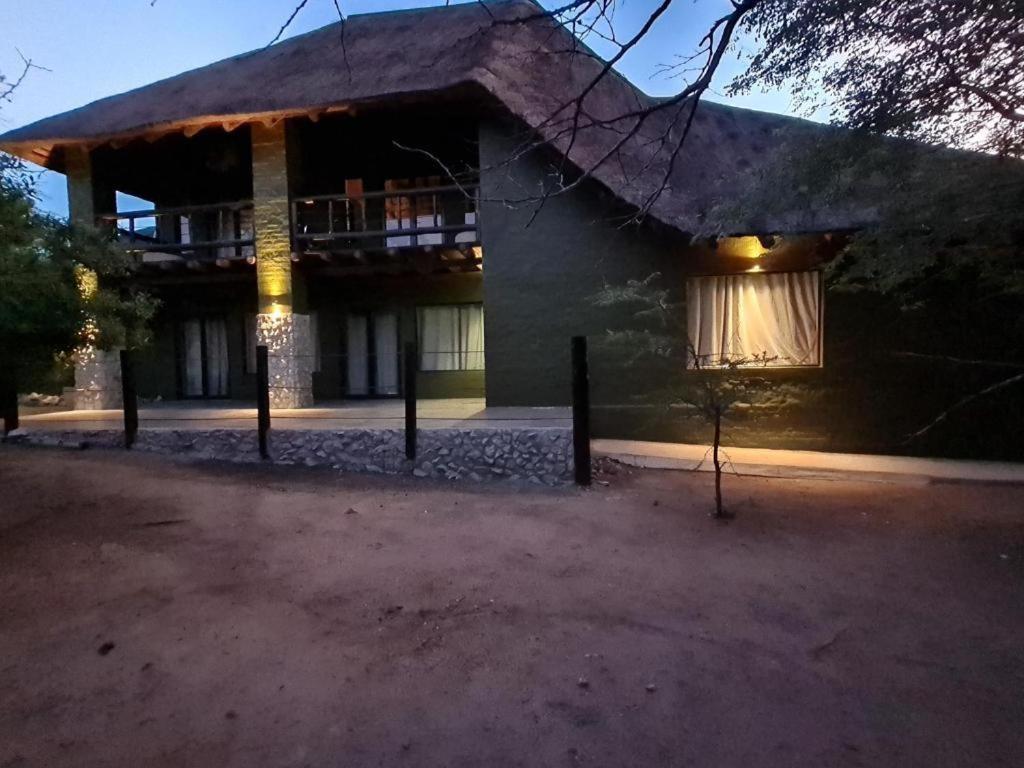Croc Orvyll'S Kruger Lodge Marloth Park Ngoại thất bức ảnh
